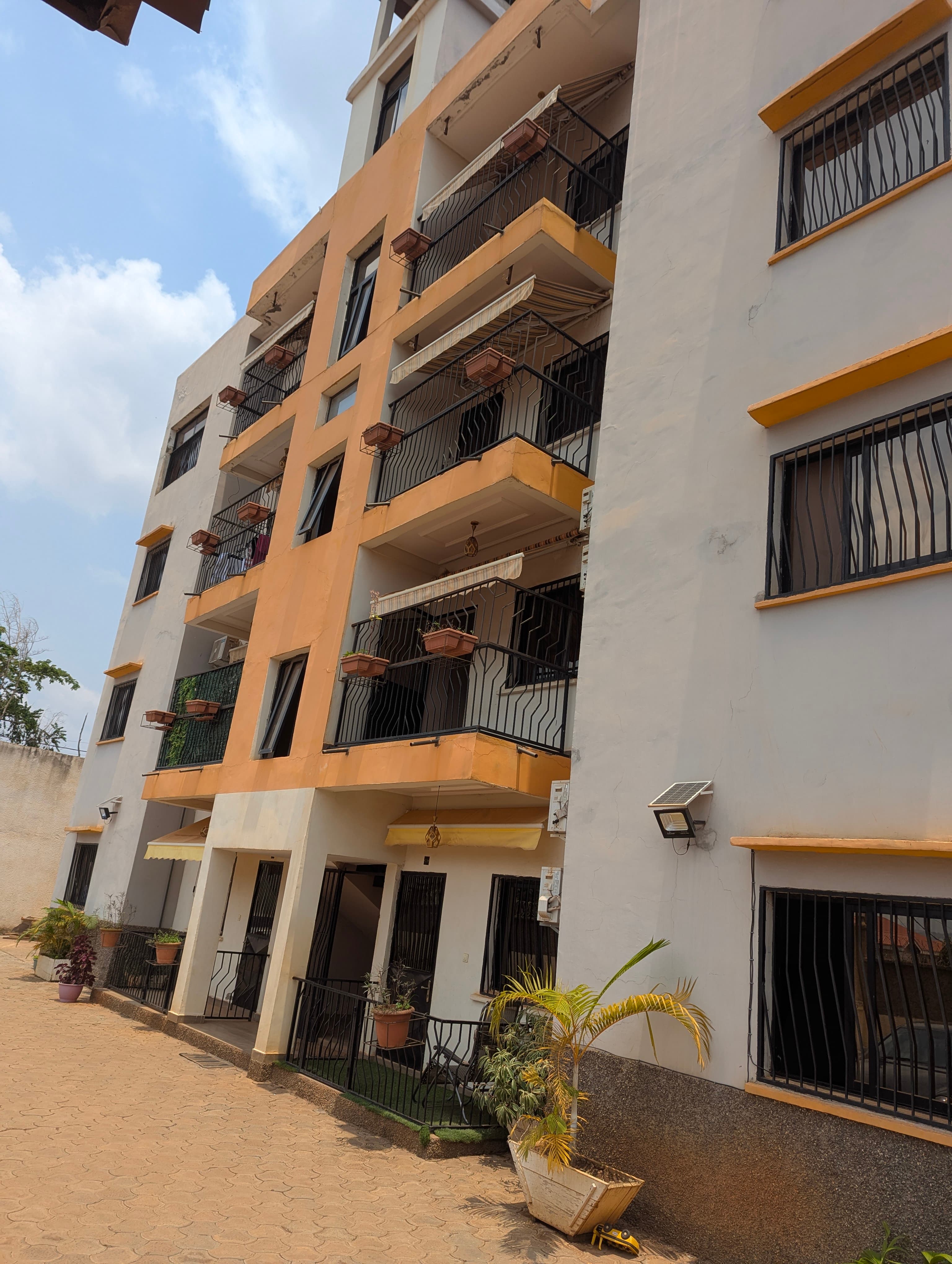 Appartement moderne à louer en Nkolfoulou. - Photo 1